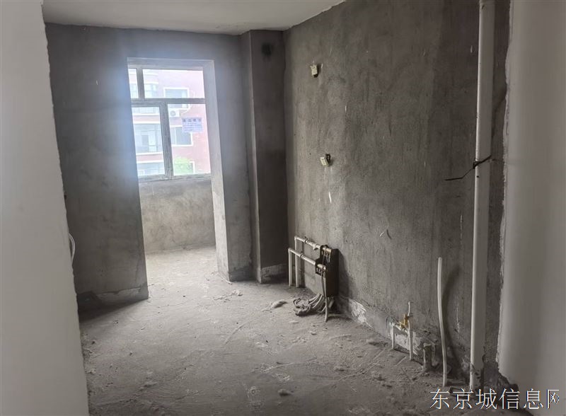 房屋出售！东京新城小区18号楼3单元4楼